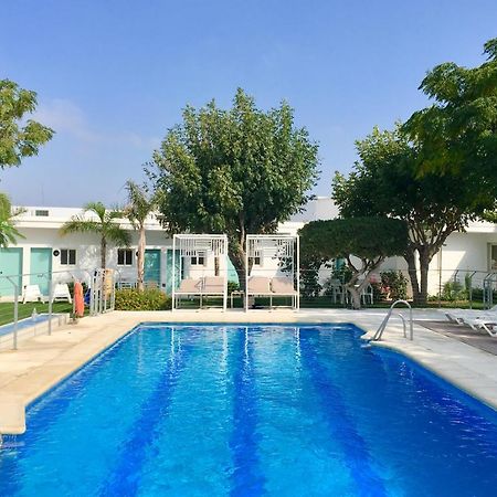 Hostal Las Cumbres Conil De La Frontera Esterno foto