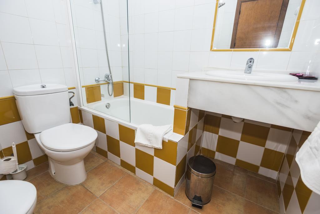 Hostal Las Cumbres Conil De La Frontera Esterno foto