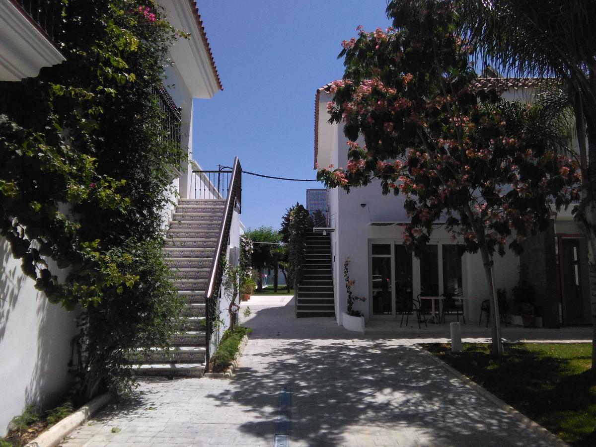 Hostal Las Cumbres Conil De La Frontera Esterno foto