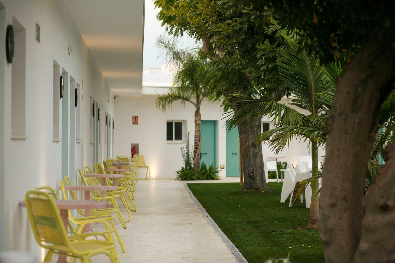 Hostal Las Cumbres Conil De La Frontera Esterno foto