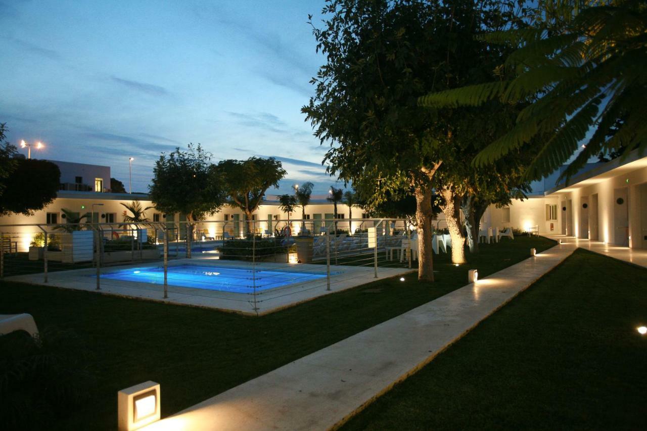 Hostal Las Cumbres Conil De La Frontera Esterno foto
